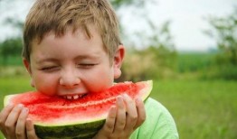 群众吃瓜的童谣,吃瓜群众童谣里的欢乐时光