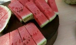 成都学校吃瓜比赛,吃瓜比赛一触即发，校园美食盛宴来袭！