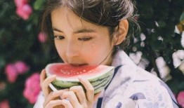 张嘴吃瓜头像男,揭秘校园里的“吃瓜群众”