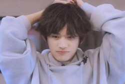 罗渽民吃瓜表情