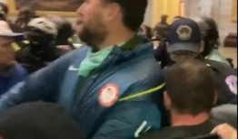 穿书后吃瓜群众,变身吃瓜群众，揭秘幕后风云