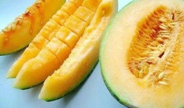 宝贝吃瓜好甜,甜蜜滋味尽在其中