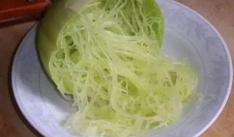 金丝绞瓜炒着吃,家常菜谱中的清新佳肴