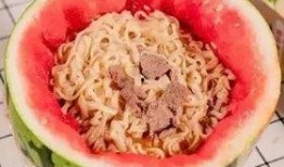 广西 蘸盐吃瓜,蘸盐吃瓜的独特味蕾体验