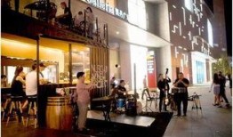 酒吧吃瓜看热闹