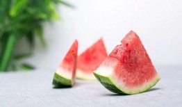 梦见别人送瓜给我吃瓜,揭秘瓜赠梦境的寓意与象征