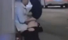 男女当众亲密吃瓜,揭秘男女吃瓜背后的情感纠葛