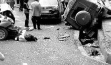 小哥车祸现场吃瓜视频,视频记录惊人一幕