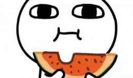 孩子搬板凳吃瓜,孩子搬板凳吃瓜的温馨瞬间