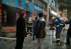 饭店着火众人吃瓜,饭店火灾竟成“吃瓜现场”？