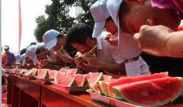 部队吃瓜大赛,部队吃瓜大赛欢乐上演