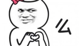 孩子搬板凳吃瓜,孩子搬板凳吃瓜的温馨瞬间