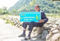 河边拍照吃瓜,拍照吃瓜，记录夏日悠闲时光