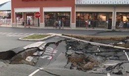 中央大街吃瓜群众,吃瓜群众的热闹日常