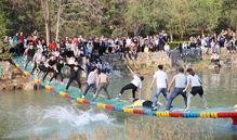 云台山吃瓜,瓜果飘香，尽享清凉美味